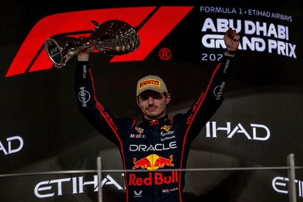 Max Verstappen va concura împotriva a 100 de piloţi de karting la Silverstone

