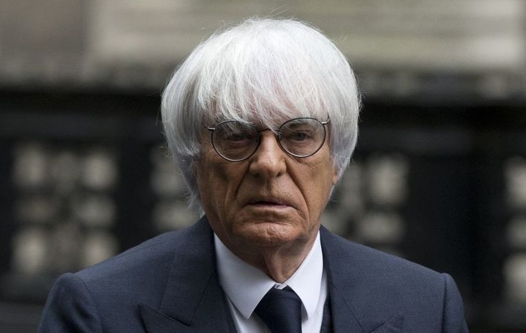 Bernie Ecclestone, reţinut pe un aeroport din Portugalia pentru deţinerea unei arme de vânătoare