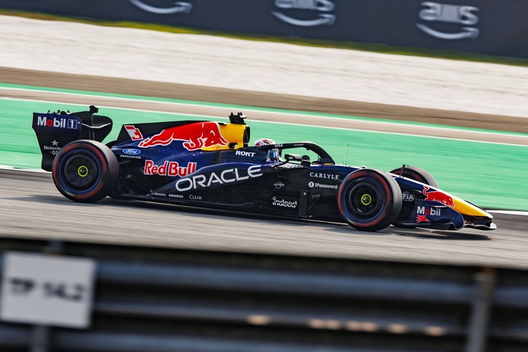 Max Verstappen va pleca din pole-position la Grand Prix-ul Bahrainului