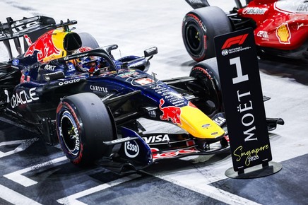 Verstappen a fost cel mai rapid în Singapore şi a obţinut al 50-lea pole position din carieră