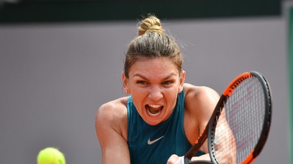 "Nu fac o tragedie din asta. O să mănânc nişte ciocolată şi mâine mă voi simţi mai bine". Reacţia Simonei Halep după eliminarea surprinzătoare de la Roland Garros