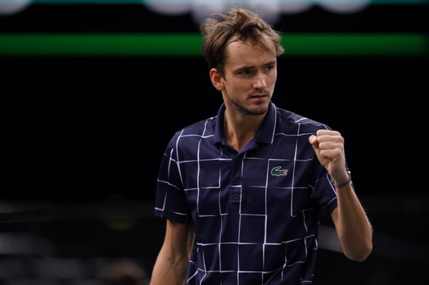 Medvedev l-a învins pe Djokovic şi este în semifinalele Turneului Campionilor