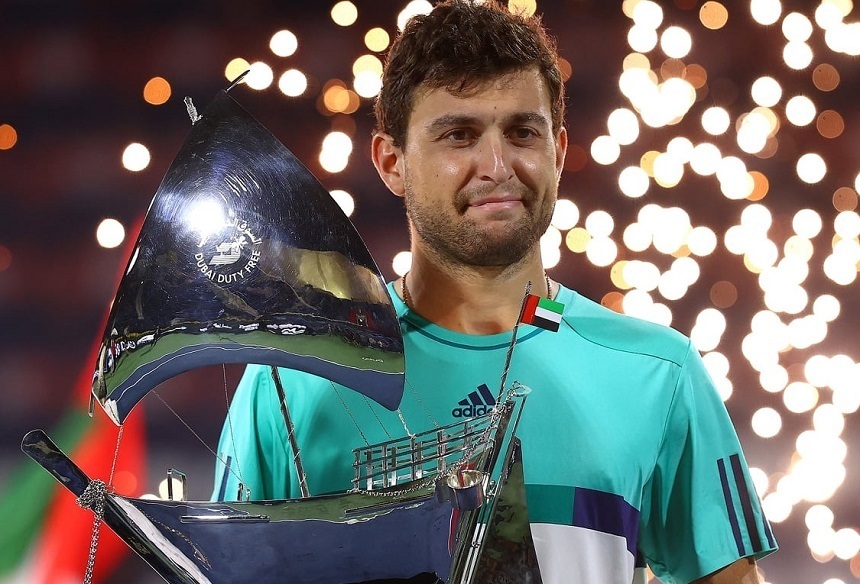O nouă senzaţie în tenis! Aslan Karatsev a câştigat turneul de la Dubai, primul său trofeu ATP la simplu