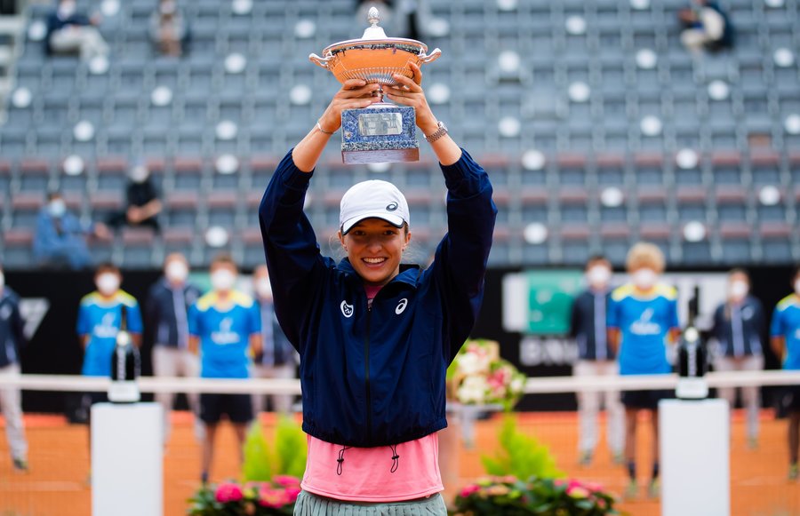 VIDEO | Victorie incredibilă pentru Iga Swiatek în finala turneului de la Roma! Karolina Pliskova n-a reuşit să câştige niciun game