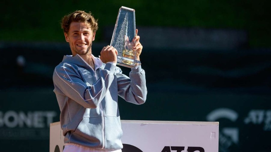 Casper Ruud a câştigat al doilea titlu din carieră în faţa lui Denis Shapovalov. Un singur break a decis finala turneului de la Geneva
