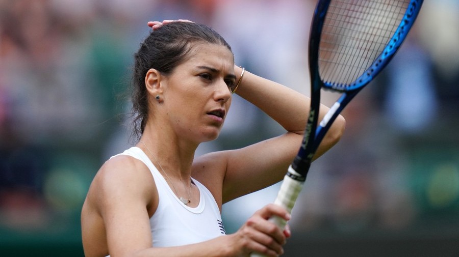 Explicaţiile Soranei Cîrstea după eşecul neaşteptat de la Wimbledon. "Doctorii mi-au spus să nu intru pe teren. Am încercat"