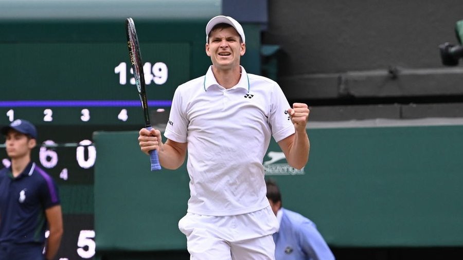 VIDEO | Hubert Hurkacz s-a calificat în semifinale la Wimbledon! Roger Federer a pierdut în premieră un set cu 6-0 pe iarba londoneză