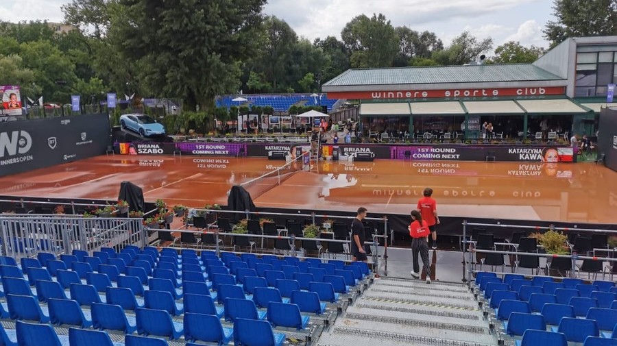 FOTO & VIDEO | Ploaia torenţială de la Cluj a inundat terenurile de tenis de la Winners Open, turneu transmis în direct pe Look Sport+
