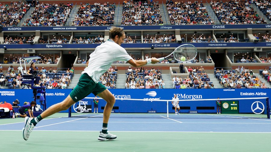 Daniil Medvedev e primul semifinalist la US Open
