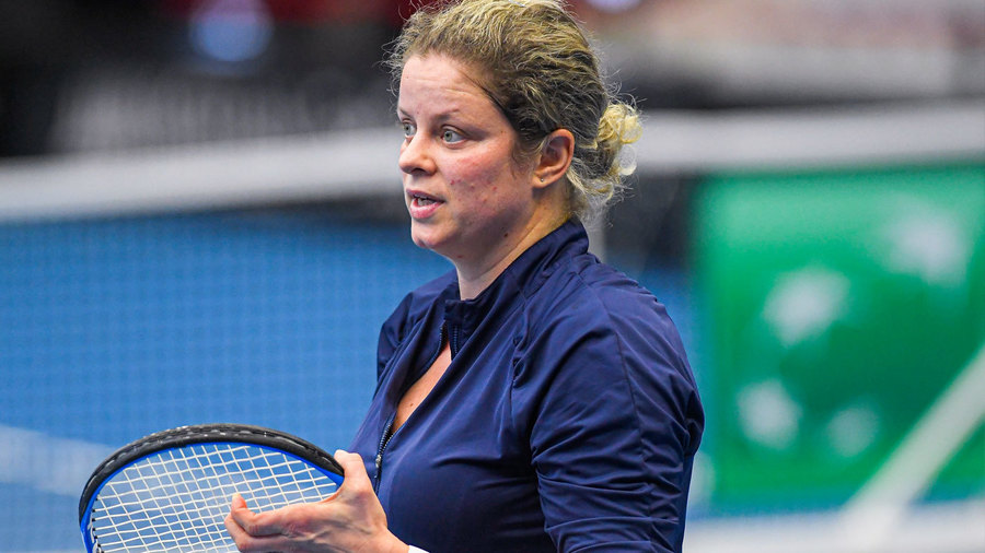 La primul meci disputat după mai mult de un an, Kim Clijsters a fost învinsă în runda inaugurală la Chicago
