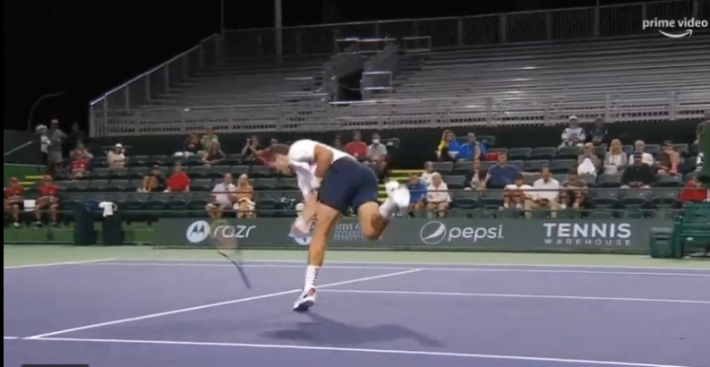 VIDEO ǀ Vasek Pospisil, criză de nervi la Indian Wells. Canadianul şi-a distrus racheta, însă a câştigat partida