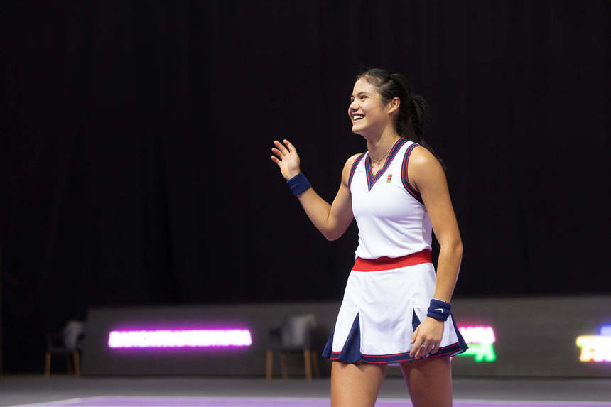 VIDEO | Emma Răducanu îşi continuă marşul la Transylvania Open. Victorie solidă cu Ana Bogdan