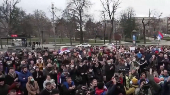Tatăl lui Djokovic a organizat un protest în Serbia. Australia spune că sportivul este liber să plece oricând doreşte