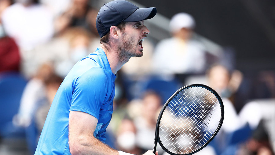 Andy Murray s-a calificat în turul al doilea al Australian Open, după ce a eliminat un favorit