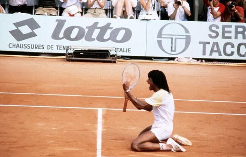 Yannick Noah, acuzat de un fan că a vândut o rachetă despre care în mod fals a susţinut că a folosit-o în finală la Roland Garros