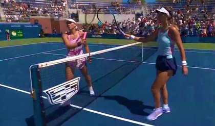VIDEO ǀ Marta Kostiuk a refuzat să dea mâna cu belarusa Azarenka după meciul lor de la US Open
