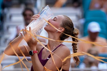Petra Kvitova a ridicat trofeul la Miami. Victorie entuziasmantă cu Elena Rybakina