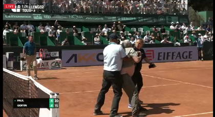 Un intrus a întrerupt semifinala Paul – Goffin de la Aix-en-Provence. Cu cine a cerut să discute