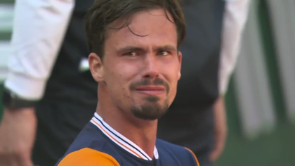 VIDEO | Meci-maraton la Roland Garros, la simplu masculin: Altmaier l-a învins pe Sinner în cinci ore şi jumătate. Învingătorul a plâns la final
