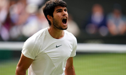 Alcaraz îl răpune dramatic pe Djokovic şi câştigă la Wimbledon al doilea Mare Şlem din carieră
