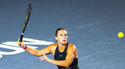 Meciul dintre Arina Sabalenka şi Elena Rîbakina a fost întrerupt din cauza ploii. Partida, decisivă pentru semifinale Turneului Campionelor, se va relua vineri