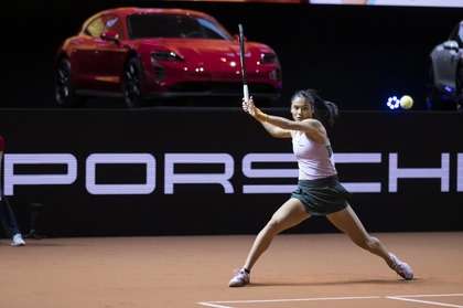Emma Răducanu, eliminată de liderul WTA Iga Swiatek în sferturi la Stuttgart