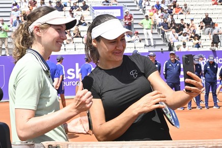 Monica Niculescu s-a calificat în turul doi al turneului de dublu de la Roland Garros