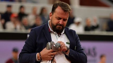 Roland-Garros: Porumbel salvat de arbitrul de scaun la confruntarea Machac – Medvedev