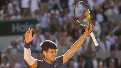 Alcaraz s-a calificat pentru prima oară în finala de la Roland Garros. A câştigat duelul noii generaţii cu Sinner