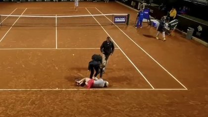 VIDEO | Francesca Jones a leşinat la turneul de la Bogota. Ea a fost scoasă de pe teren în scaun cu rotile