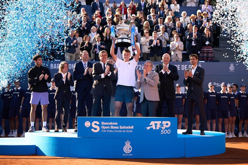 Holger Rune a obţinut un succes electrizant în faţa lui Carlos Alcaraz. Danezul a câştigat trofeul de la Barcelona