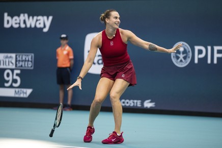 Arina Sabalenka, numărul 1 mondial, a fost eliminată de Zheng Qinwen în sferturile de finală ale turneului de la Roma