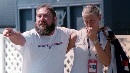 Fosta jucătoare de tenis Jelena Dokic anunţă că tatăl său a murit. Damir Dokic a supus-o mulţi ani abuzurilor fizice şi emoţionale