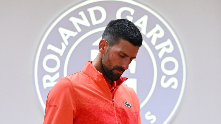 Novak Djokovic a obţinut victoria cu numărul 100 la Roland Garros. El s-a calificat în sferturi la Openul Franţei pentru a 19-a oară