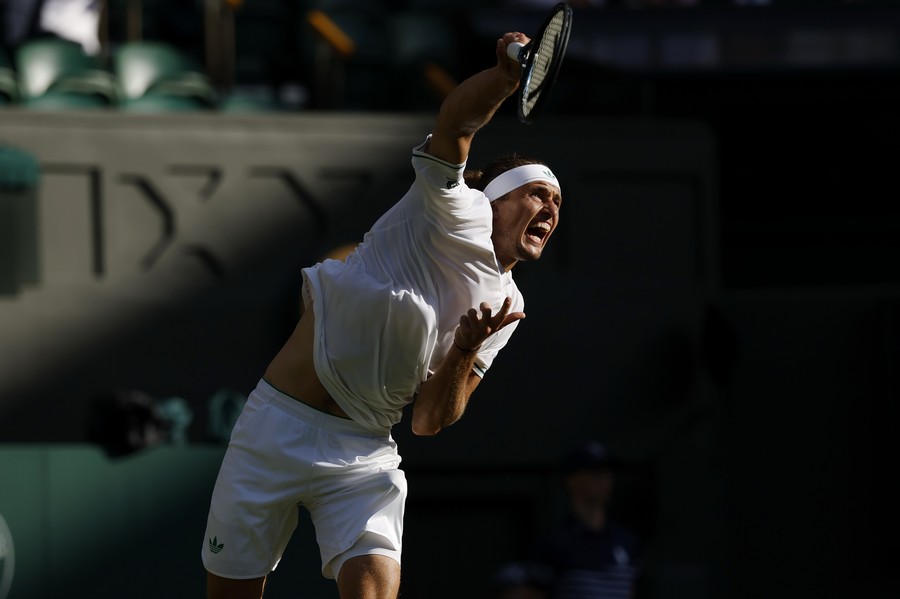 ŞOC la Wimbledon! Alexander Zverev, locul 3 mondial, eliminat în primul tur după un meci de cinci seturi