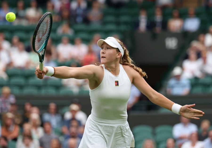 Mirra Andreeva, în optimi la Wimbledon. Elena Rybakina, campioana din 2022, eliminată în turul trei