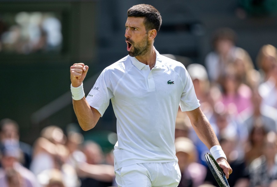 Novak Djokovic, în sferturi la Wimbledon pentru a 16-a oară. La meci a fost prezent şi Roger Federer


