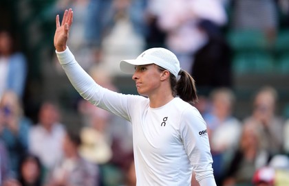 Iga Swiatek s-a calificat în semifinale la Wimbledon