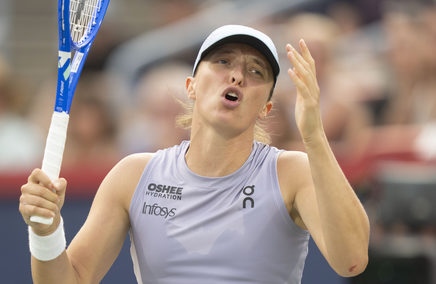 Iga Swiatek, eliminată de Clara Tauson, în optimi la Montreal. Naomi Osaka s-a calificat în sferturi