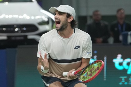 Monegascul Vacherot, venit din calificări, şi-a învins verişorul şi a câştigat Mastersul de la Shanghai 