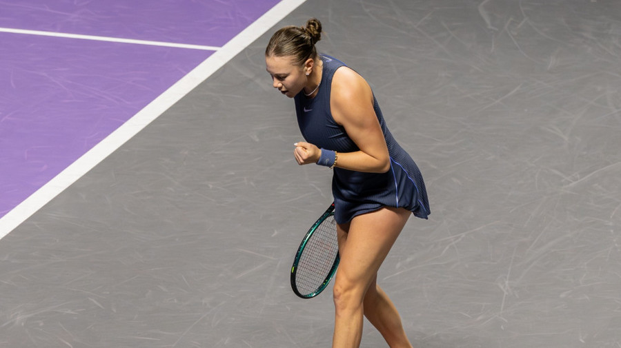 Amanda Anisimova a învins-o pe Iga Swiatek şi s-a calificat în semifinale la Turneul Campioanelor