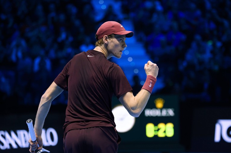 VIDEO | Sinner l-a învins pe Zverev pentru a treia oară în 17 zile şi s-a calificat în semifinale la Turneul Campionilor