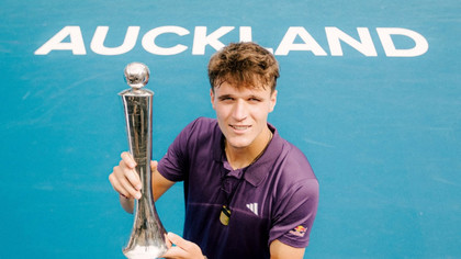 Cehii Jakub Mensik şi Tomas Machac au câştigat turneele de la Auckland şi Adelaide