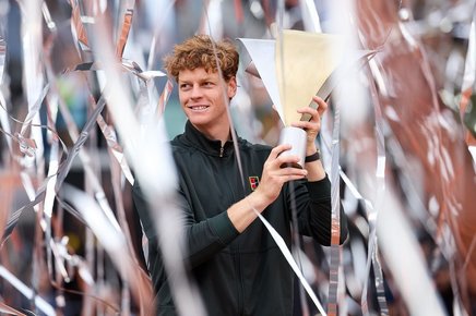 VIDEO | Jannik Sinner l-a învins fără drept de apel pe Alexander Zverev la Madrid şi a stabilit o performanţă uluitoare