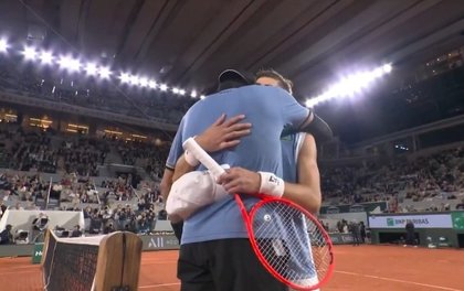 Trădat de corpul său, Berrettini l-a lăsat pe Arnaldi să avanseze în semifinale la Roland Garros