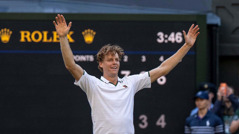 Sinner l-a învins pe Zverev şi şi-a păstrat titlul de la Wimbledon după un meci maraton 