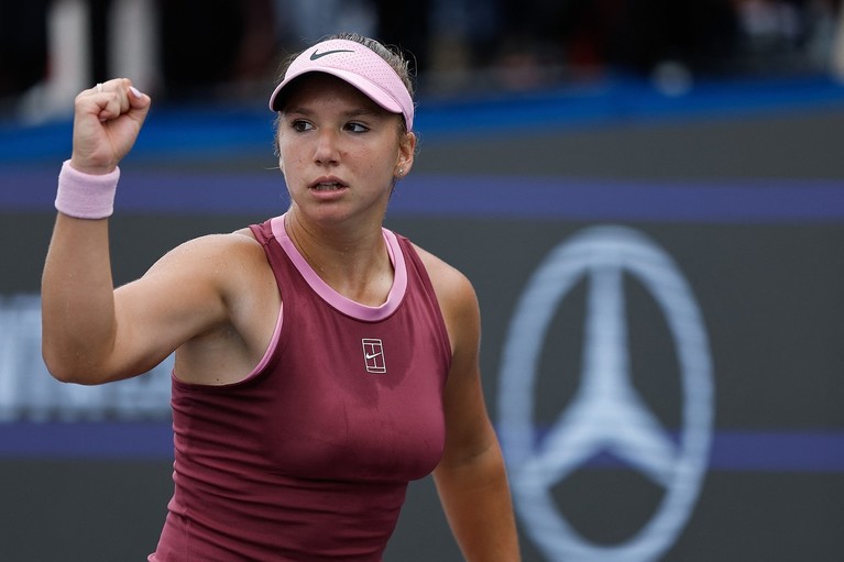 O nouă stea în tenis! La 16 ani şi primul său turneu WTA, rusoaica Liutova a câştigat titlul la Memphis