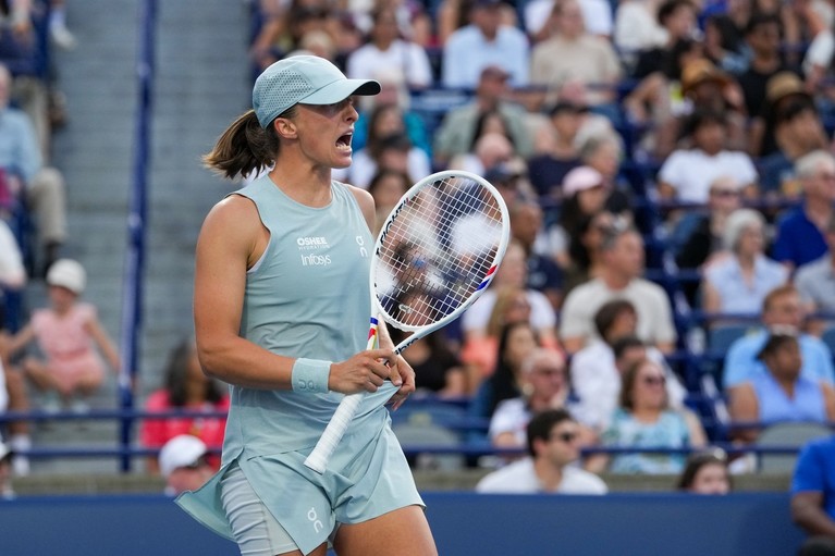 Iga Swiatek a învins-o pe Elena Rybakina şi este campioană la Canadian Open
