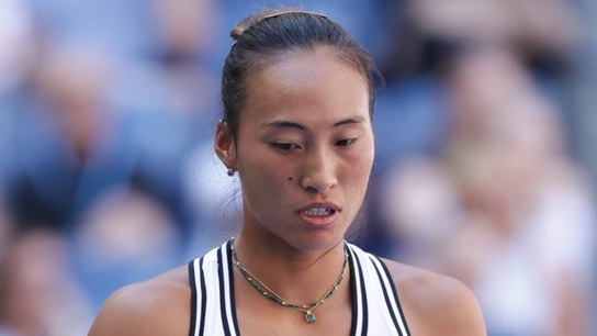 Condusă cu 5-0 în primul set, Qinwen Zheng o învinge pe Iga Swiatek şi se califică în sferturile de finală ale US Open