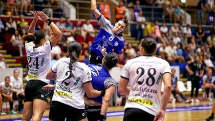 Situaţie delicată în handbalul feminin românesc. ”Cea mai corectă decizie e să nu se acorde titlul”. Sezonul ar putea fi suspendat 